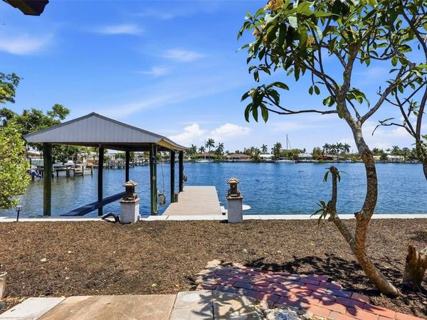 2300 S SHORE DRIVE SE, ST PETERSBURG, FL 33705