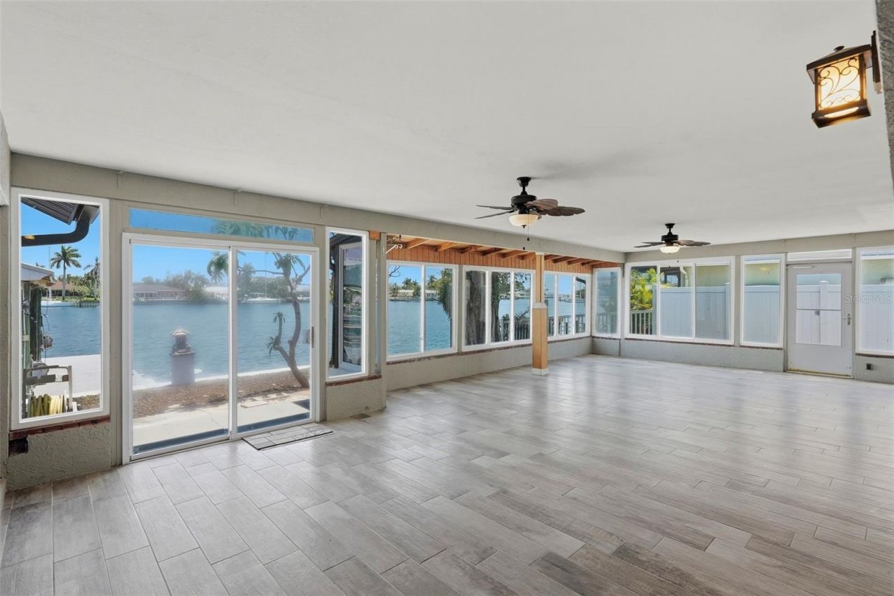 2300 S Shore Drive Se, Saint Petersburg, FL 33705 Photo