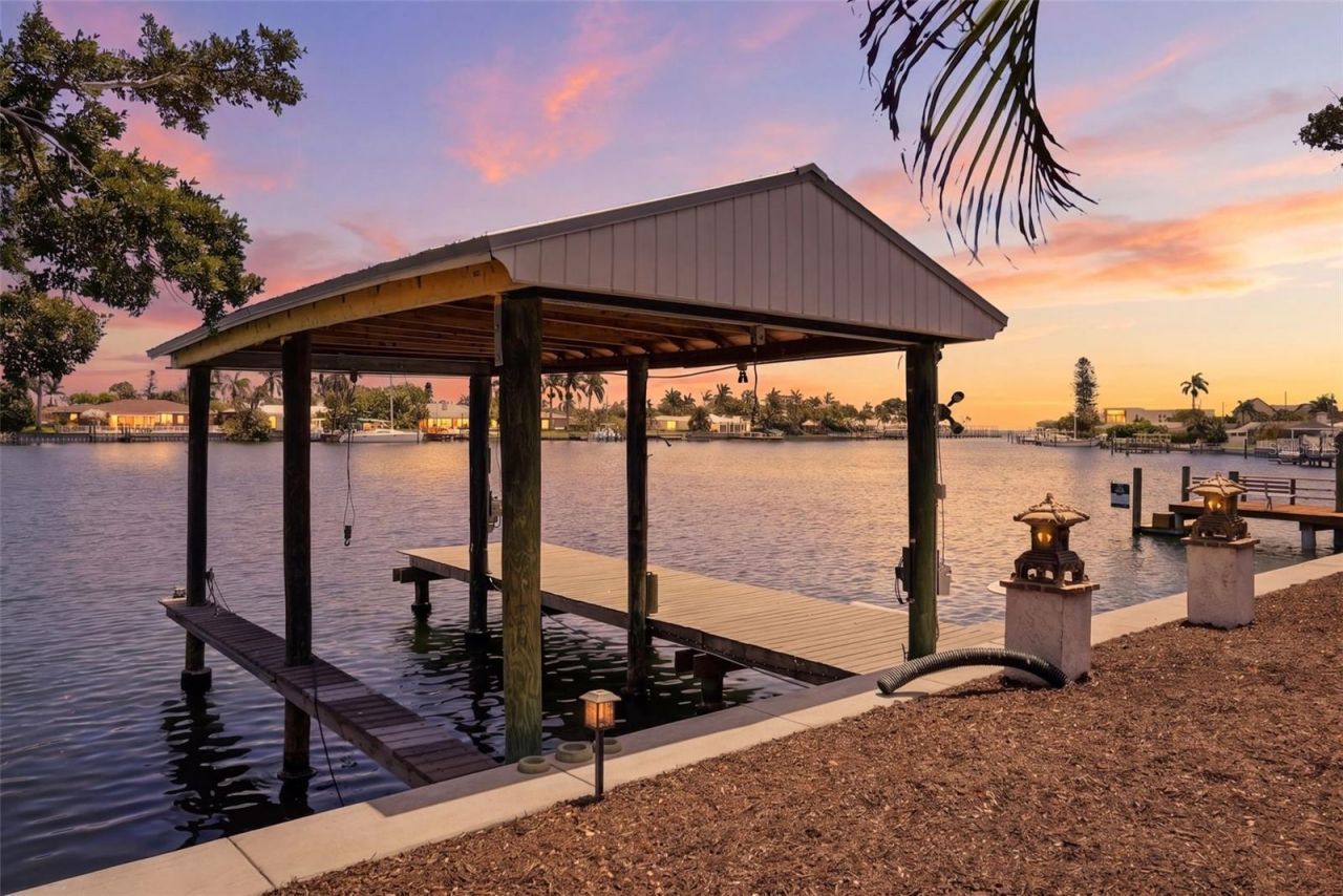 2300 S Shore Drive Se, Saint Petersburg, FL 33705 Photo