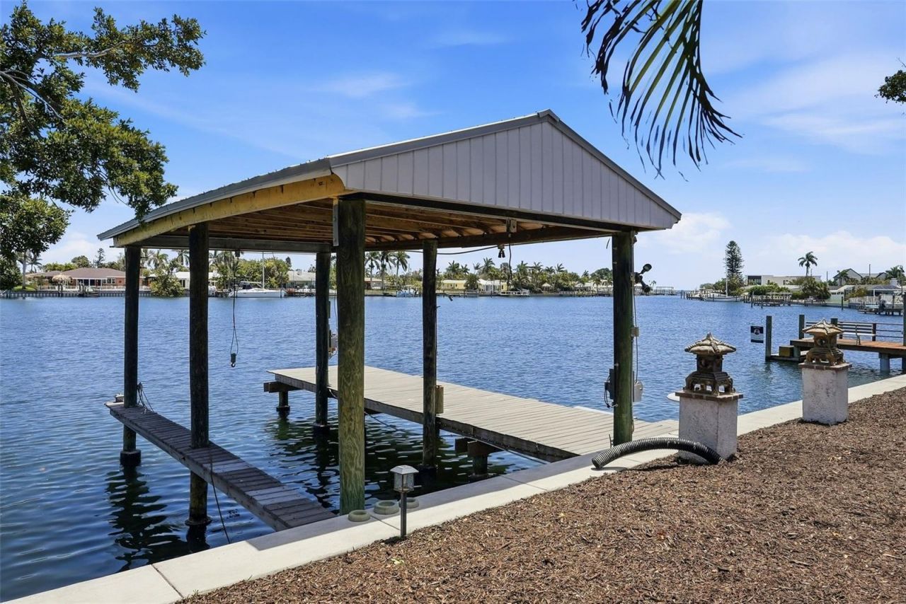 2300 S Shore Drive Se, Saint Petersburg, FL 33705 Photo