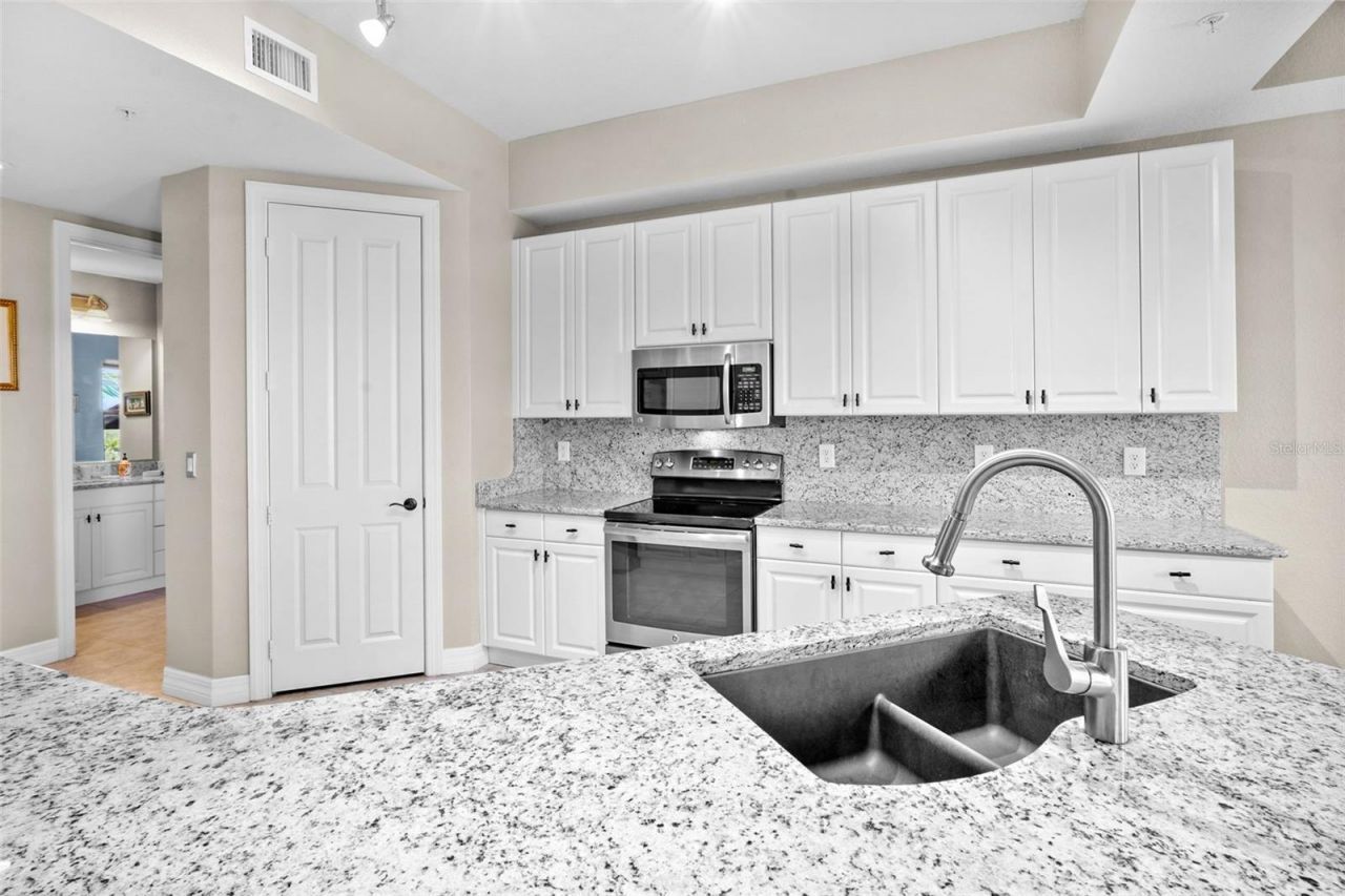 98 Vivante Boulevard, Unit 410, Punta Gorda, FL 33950 Photo