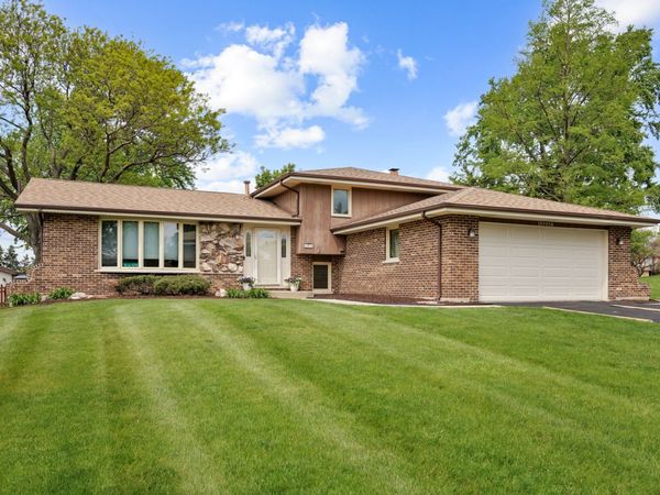 16W658 Therese Court , Hinsdale, IL 60521