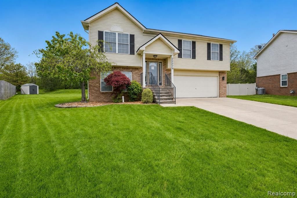 29229 Hunter Court, Brownstown Township, MI 48183 Main Photo