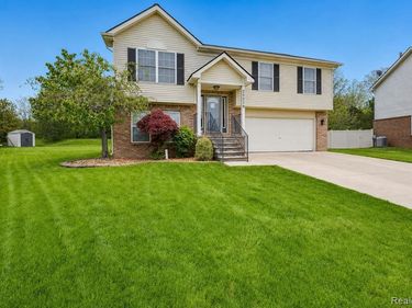 29229 Hunter Court, Brownstown Twp, MI 48183