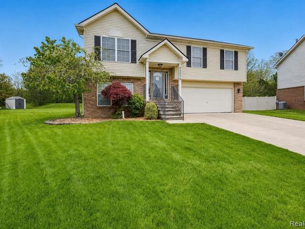 29229 Hunter Court, Brownstown Twp, MI 48183
