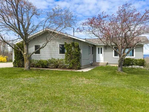 10675 Murray Road, Charlevoix, MI 49720