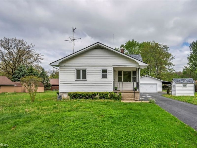 2131 Overland Avenue NE, Warren, OH 44483 Photo 1