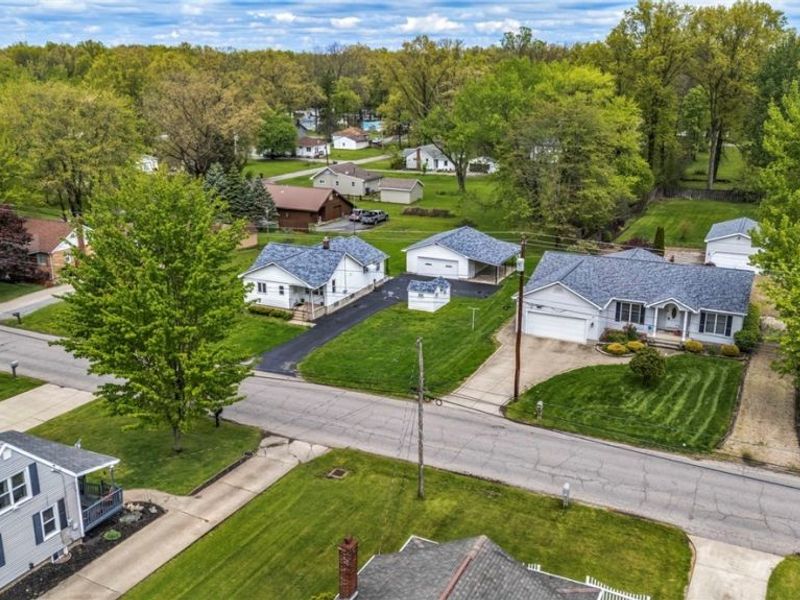 2131 Overland Avenue NE, Warren, OH 44483 Photo 2