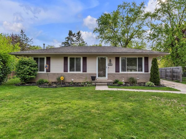 386 Charterhouse Court, Canton, MI 48188