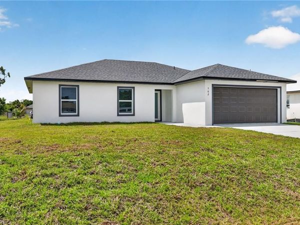 818 Portland ST E, LEHIGH ACRES, FL 33974