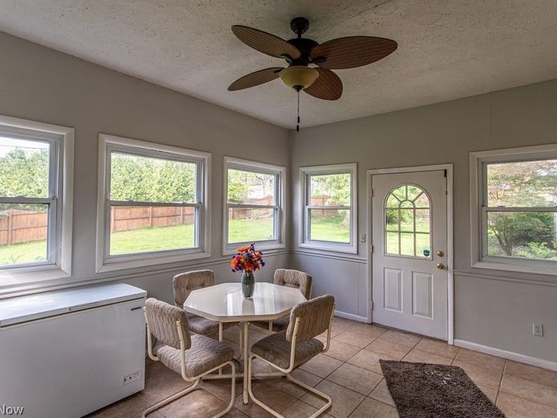 8523 Sleepy Hollow Drive NE, Warren, OH 44484 Photo 9
