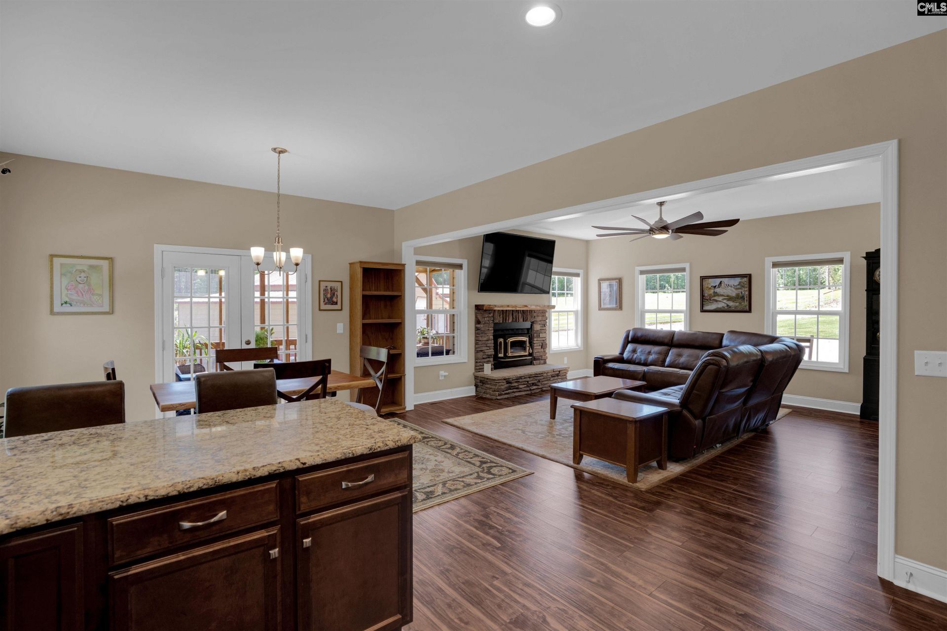 266 Middlefield Road Photo 17