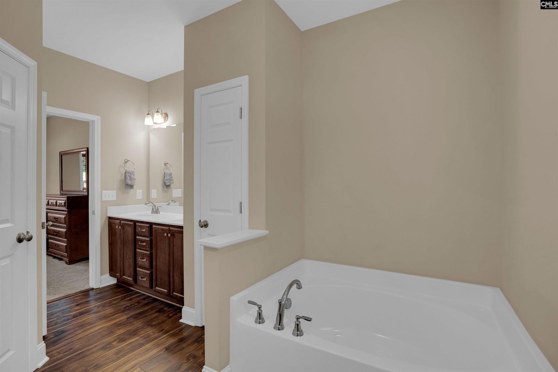 266 Middlefield Road Photo 24
