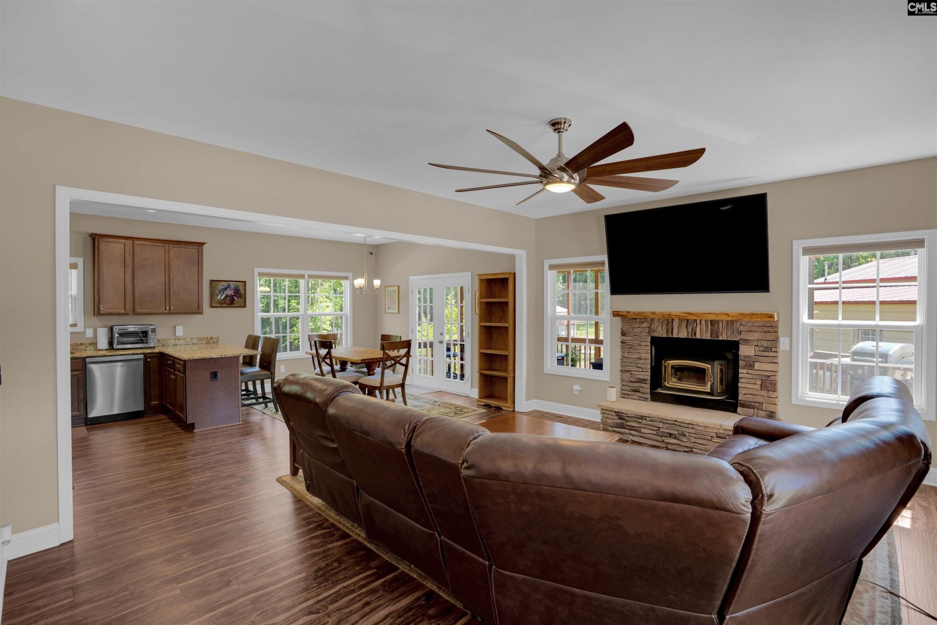 266 Middlefield Road Photo 7
