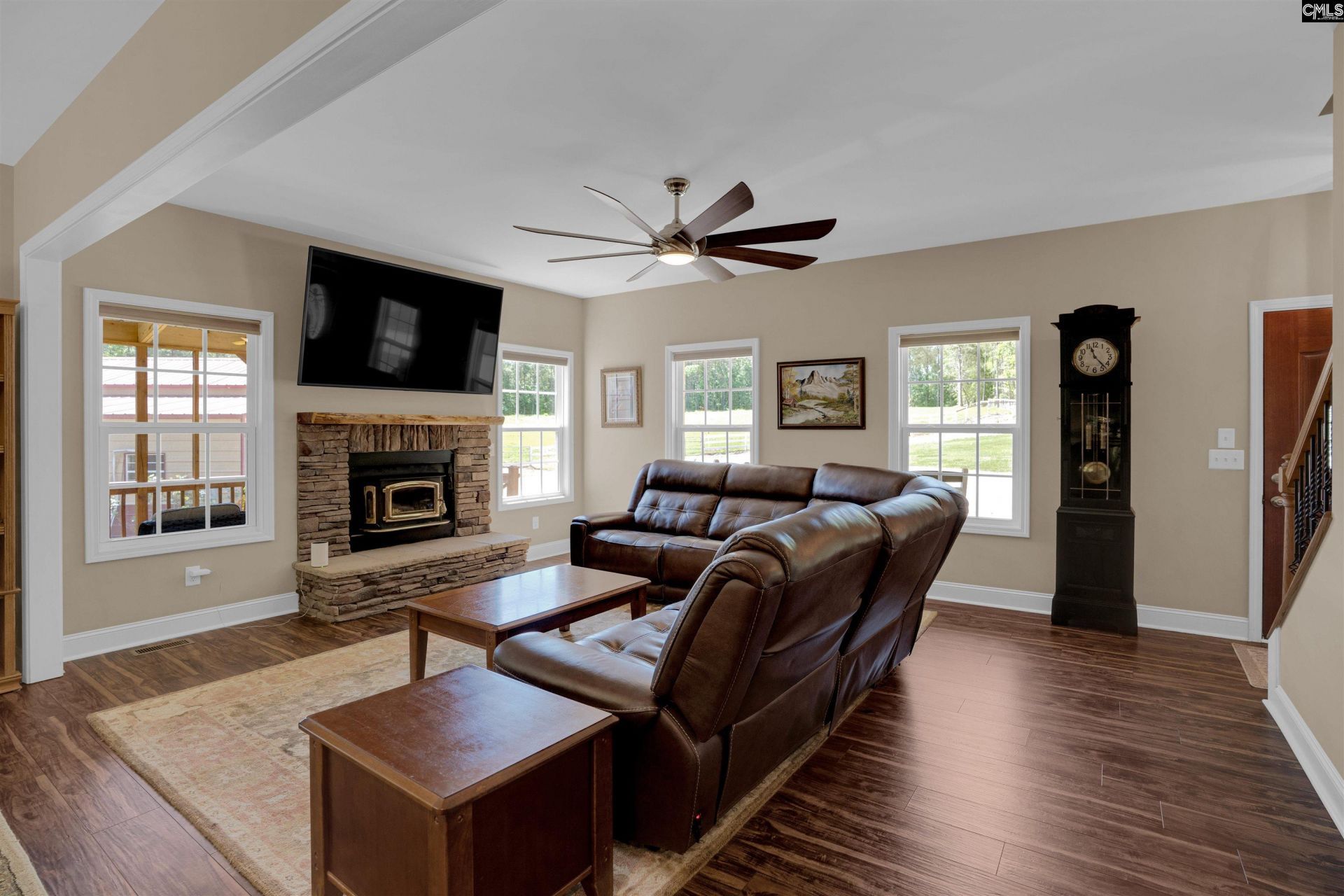 266 Middlefield Road Photo 8