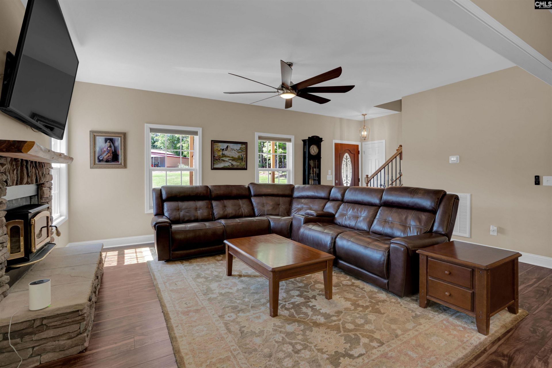 266 Middlefield Road Photo 9
