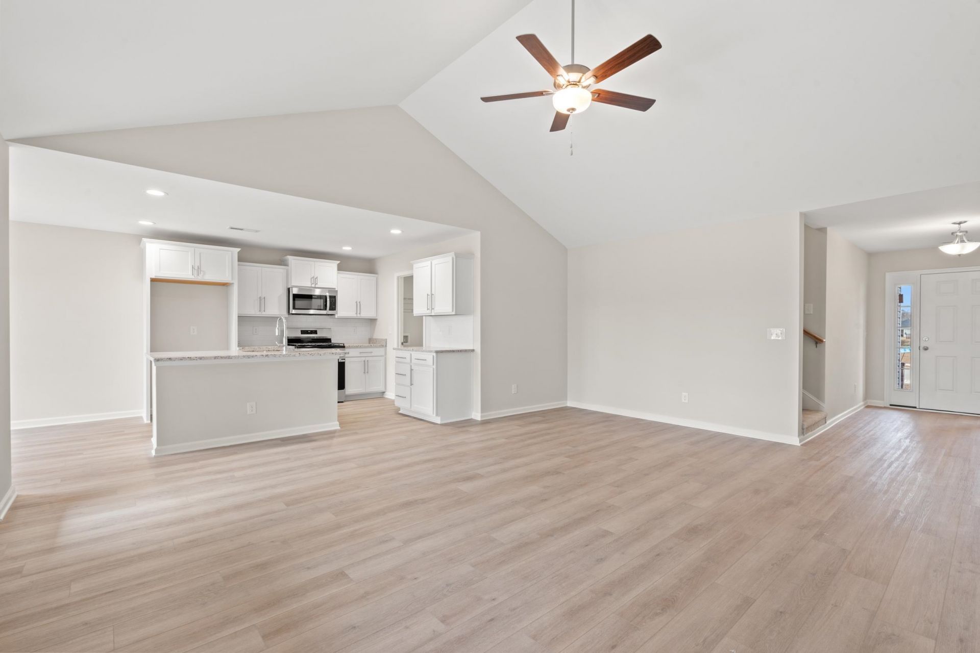 932 Woodside Dr. Photo 2