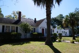1713 Oak St. photo 4