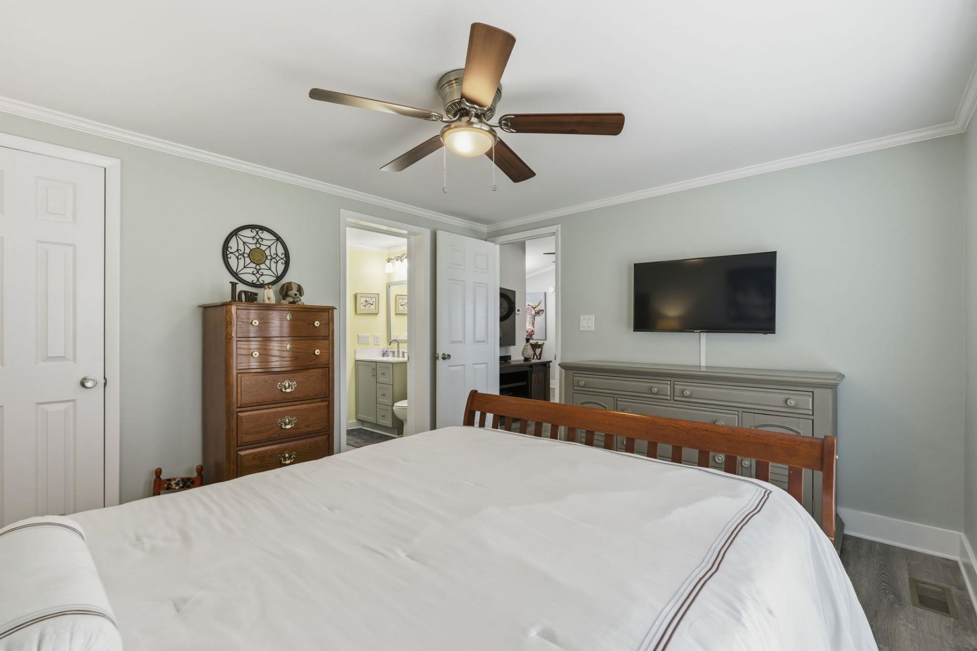 124 Queens Rd. Photo 13