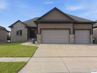 2831 Shadowbrook Drive , Lincoln, NE 68516