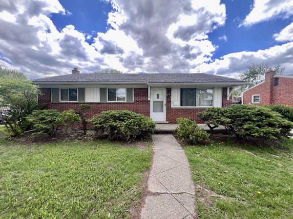 2252 Winston Drive, Sterling Heights, MI 48310