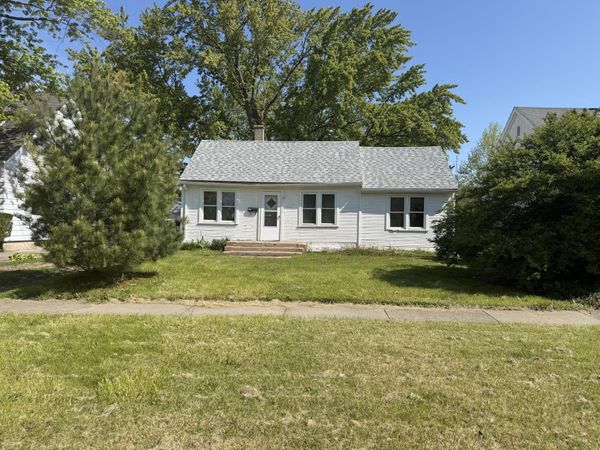705 Columbia Avenue, St. Joseph, MI 49085