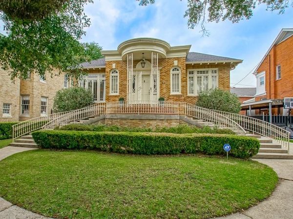 30 VERSAILLES Boulevard , New Orleans, LA 70125
