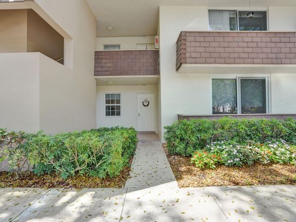 3621 Oaks Clubhouse Drive, Unit 101, Pompano Beach, FL 33069