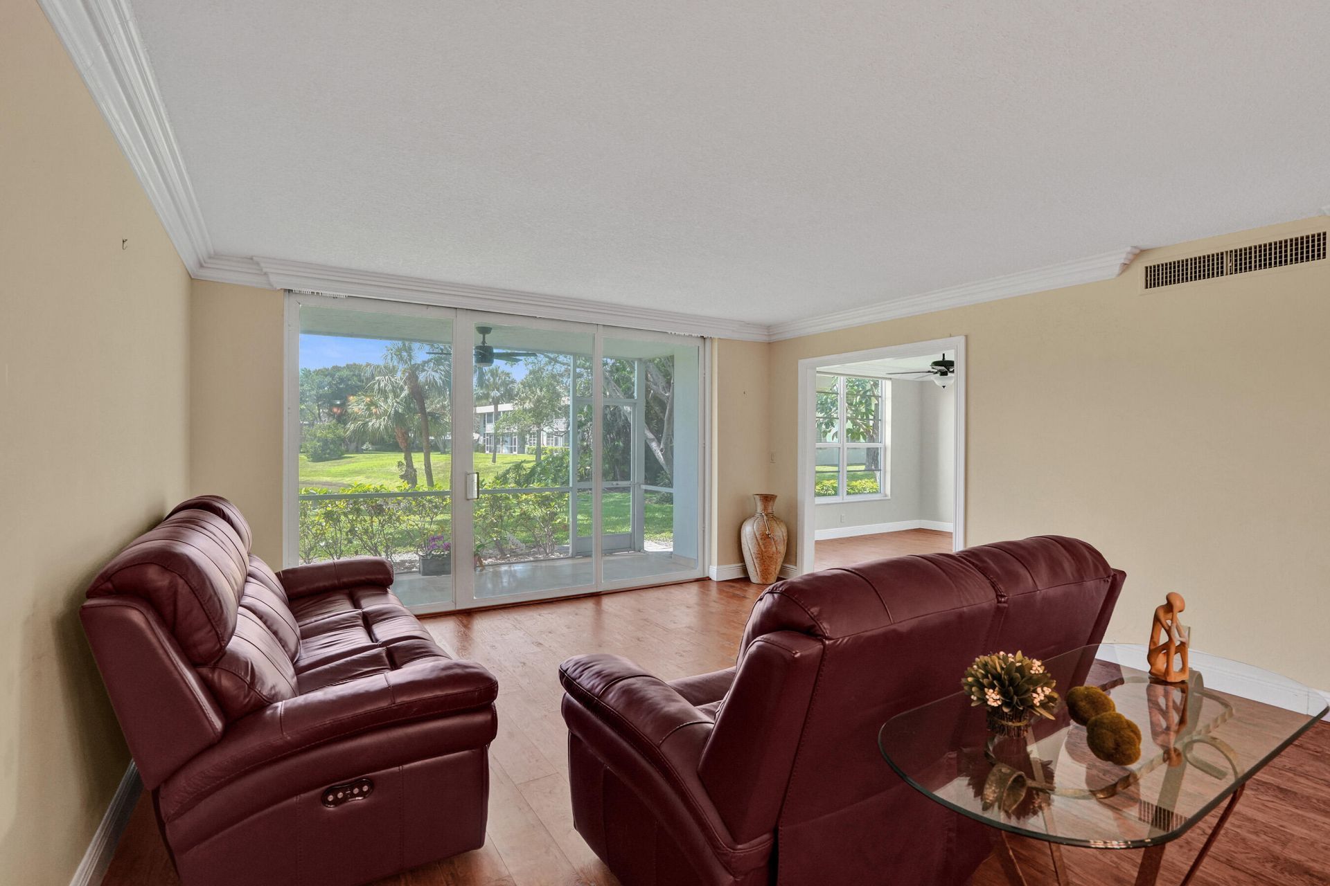 3621 Oaks Clubhouse Drive, Unit 101, Pompano Beach, FL 33069 Photo
