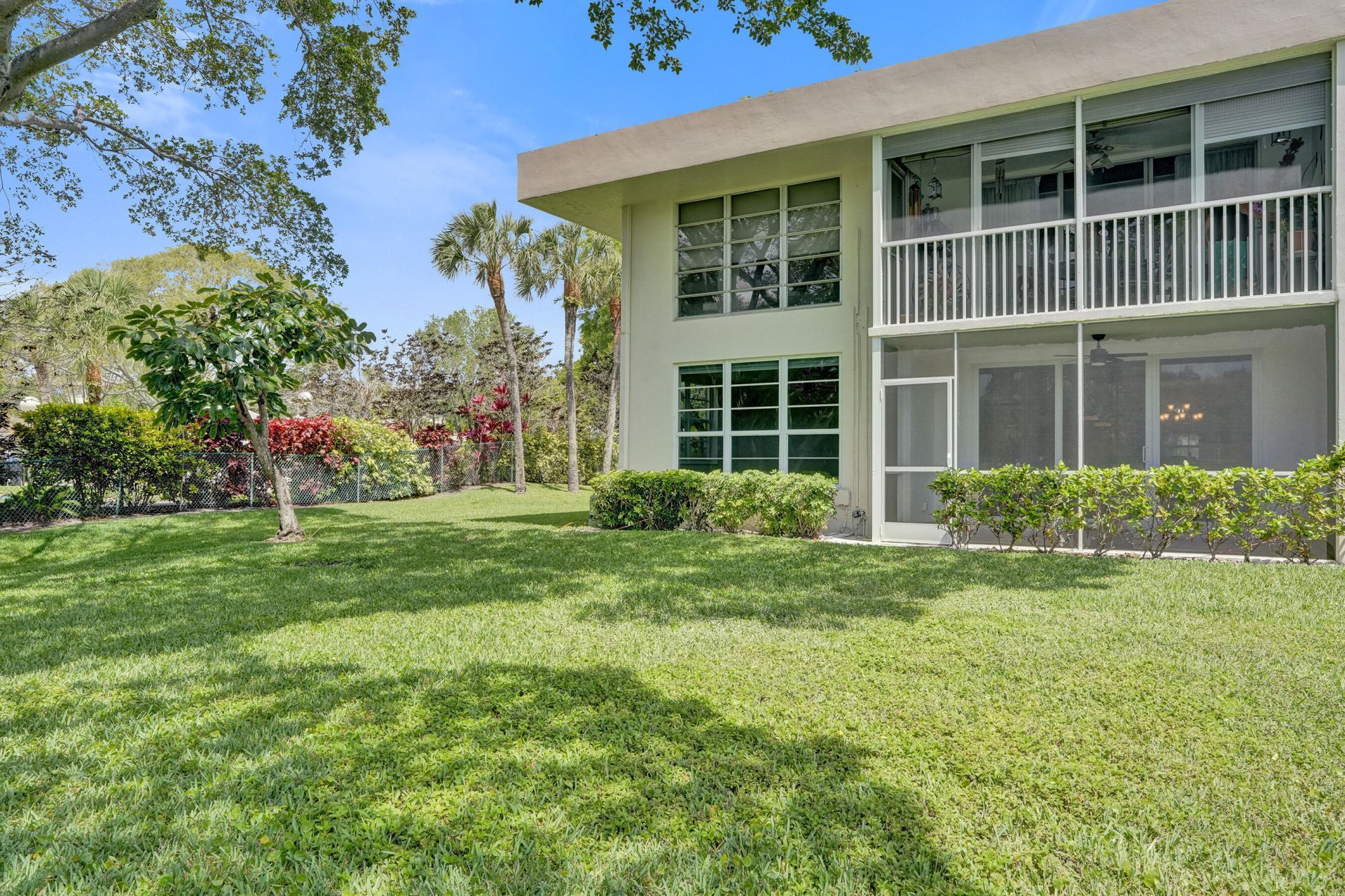 3621 Oaks Clubhouse Drive, Unit 101, Pompano Beach, FL 33069 Photo