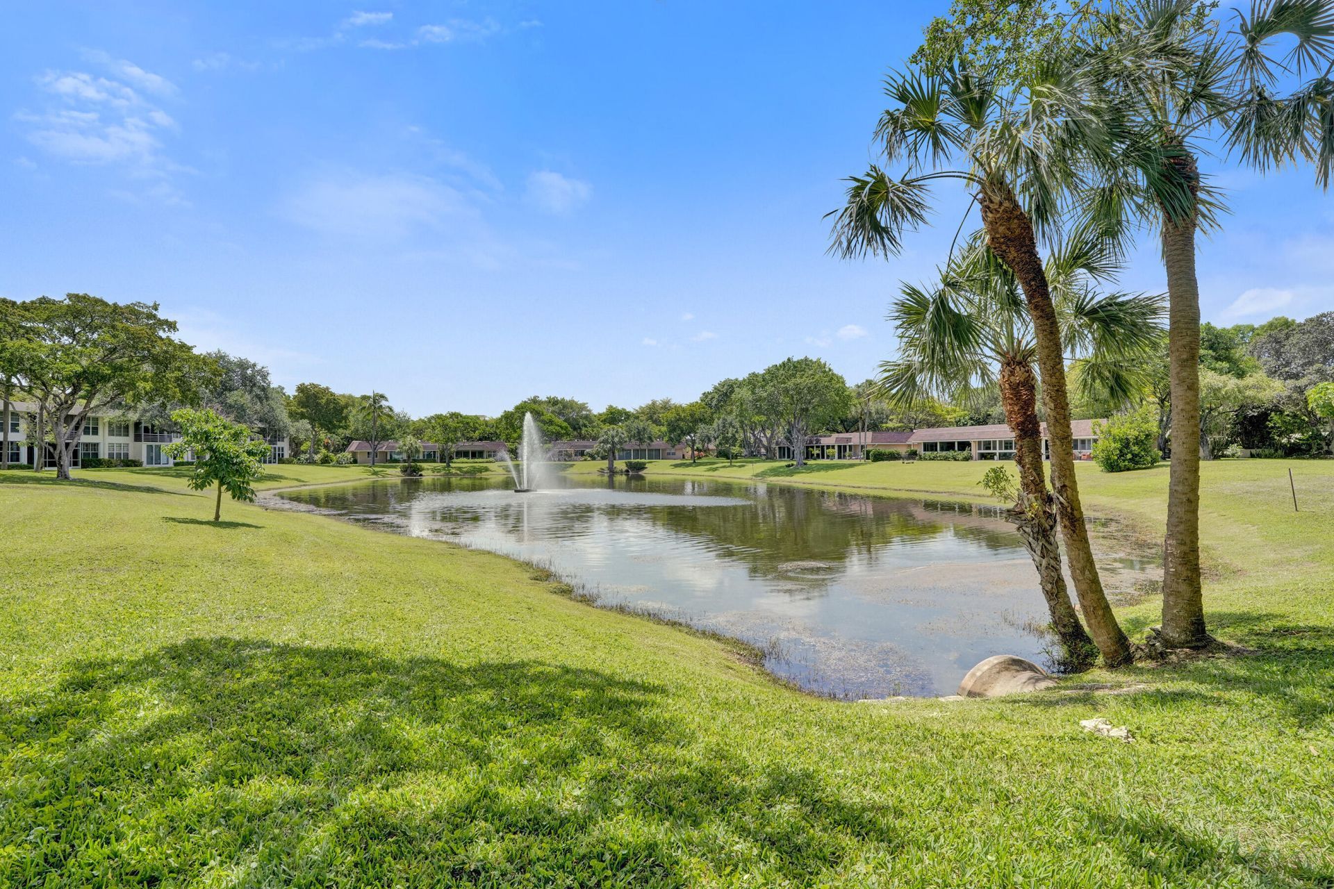 3621 Oaks Clubhouse Drive, Unit 101, Pompano Beach, FL 33069 Photo