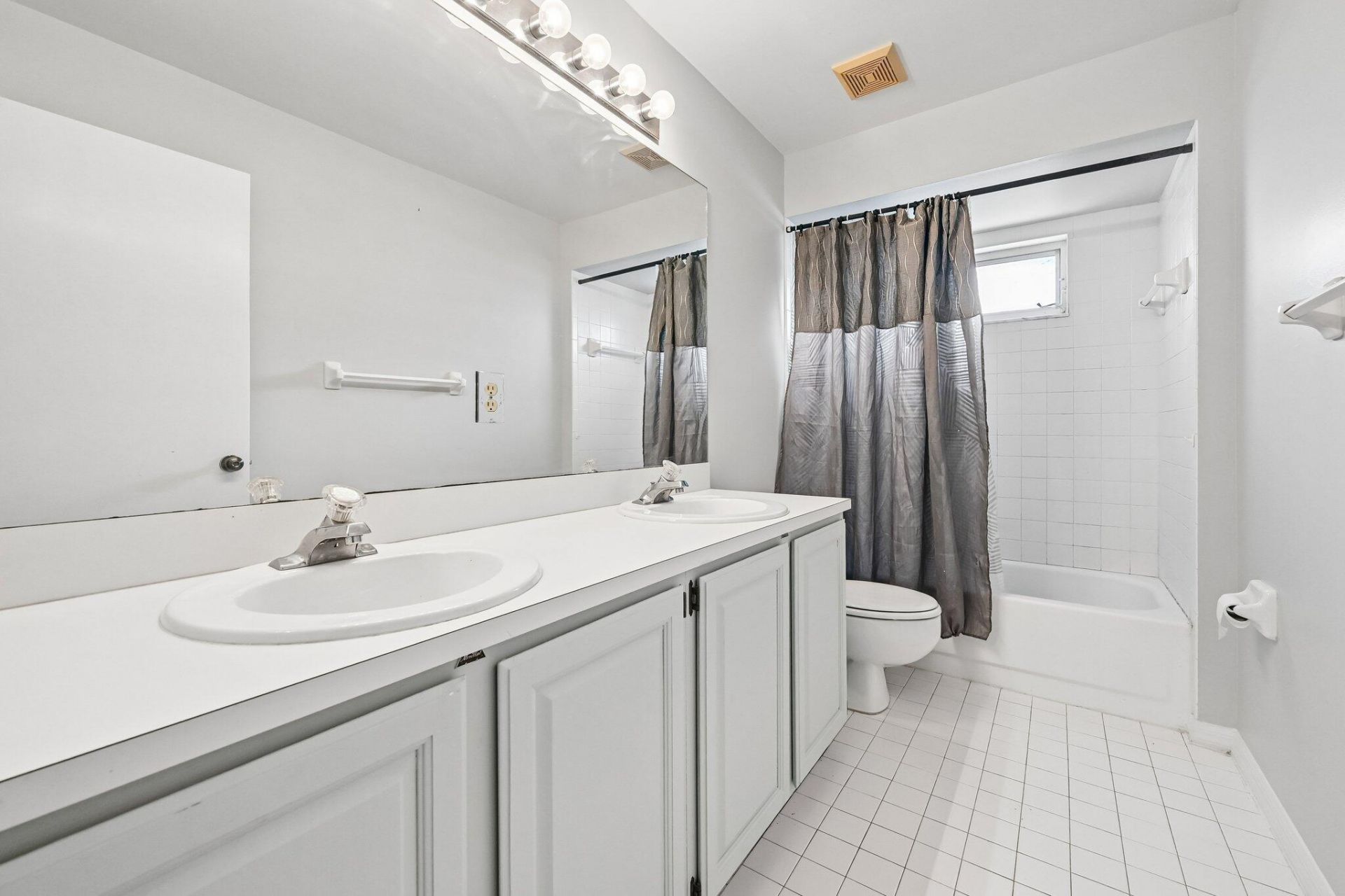 160 Royal Pine Circle S, Royal Palm Beach, FL 33411 Photo