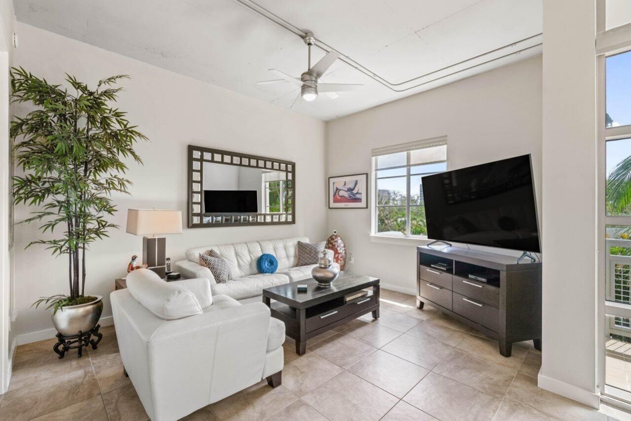 335 SE 6th Avenue, Unit 304, Delray Beach, FL 33483 Photo