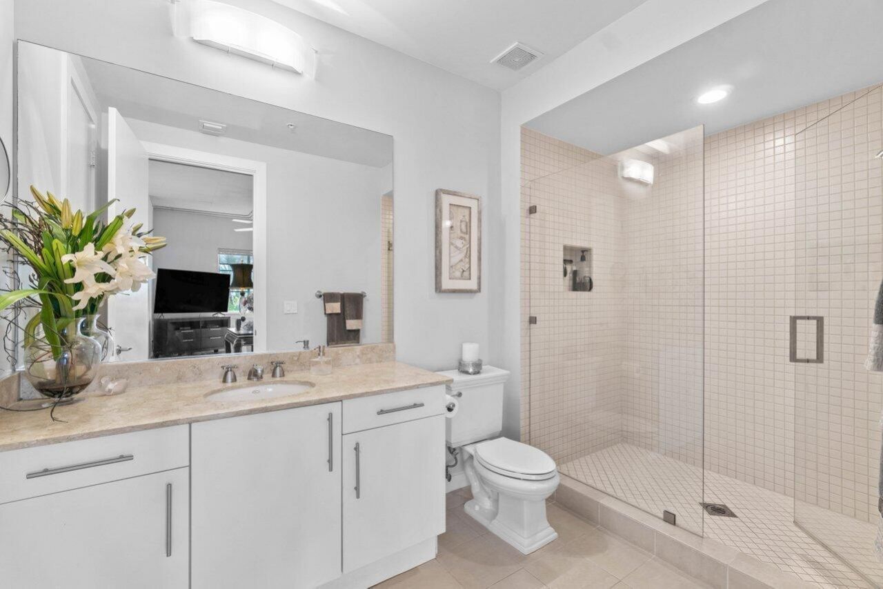 335 SE 6th Avenue, Unit 304, Delray Beach, FL 33483 Photo