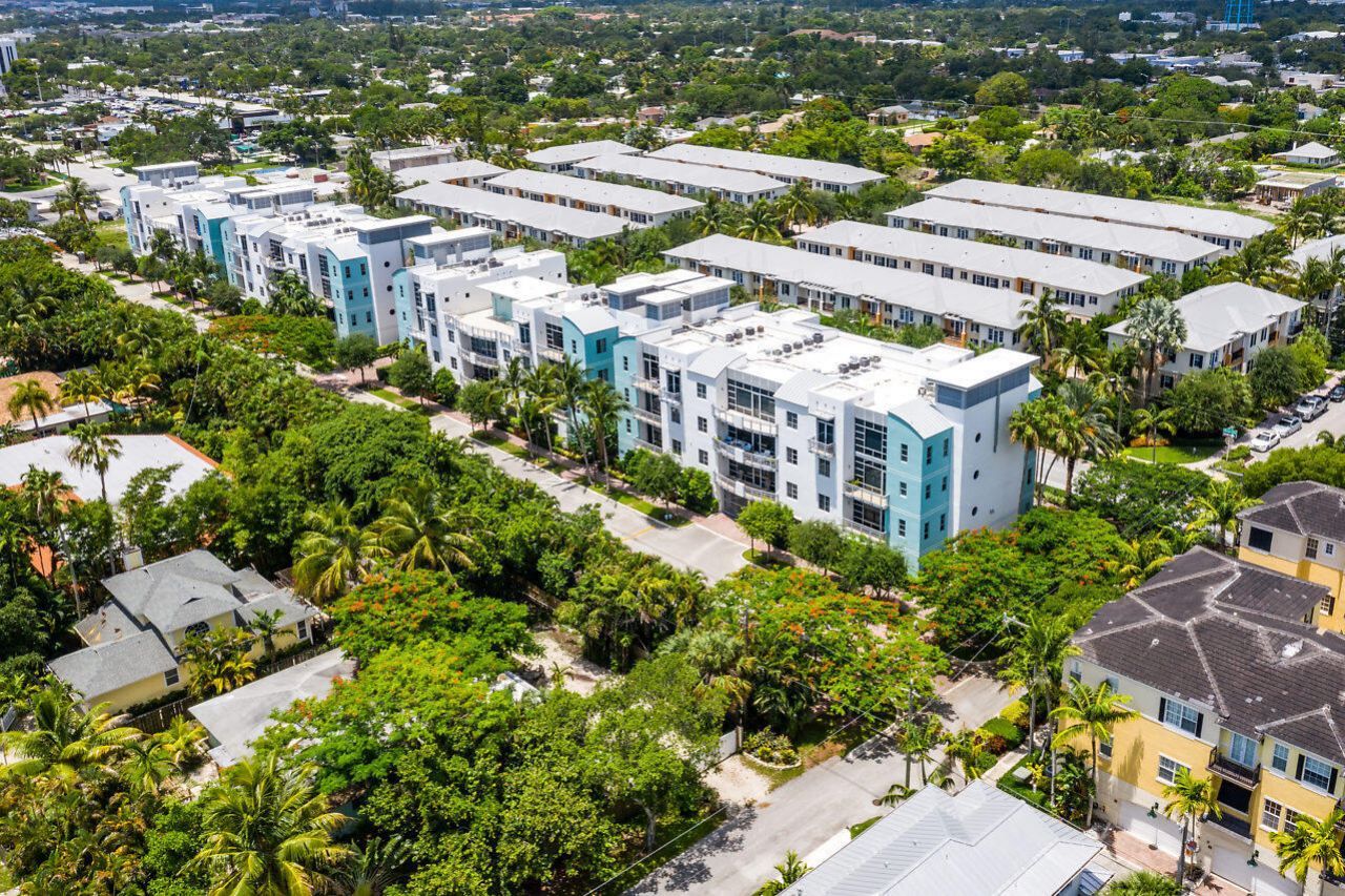 335 SE 6th Avenue, Unit 304, Delray Beach, FL 33483 Photo