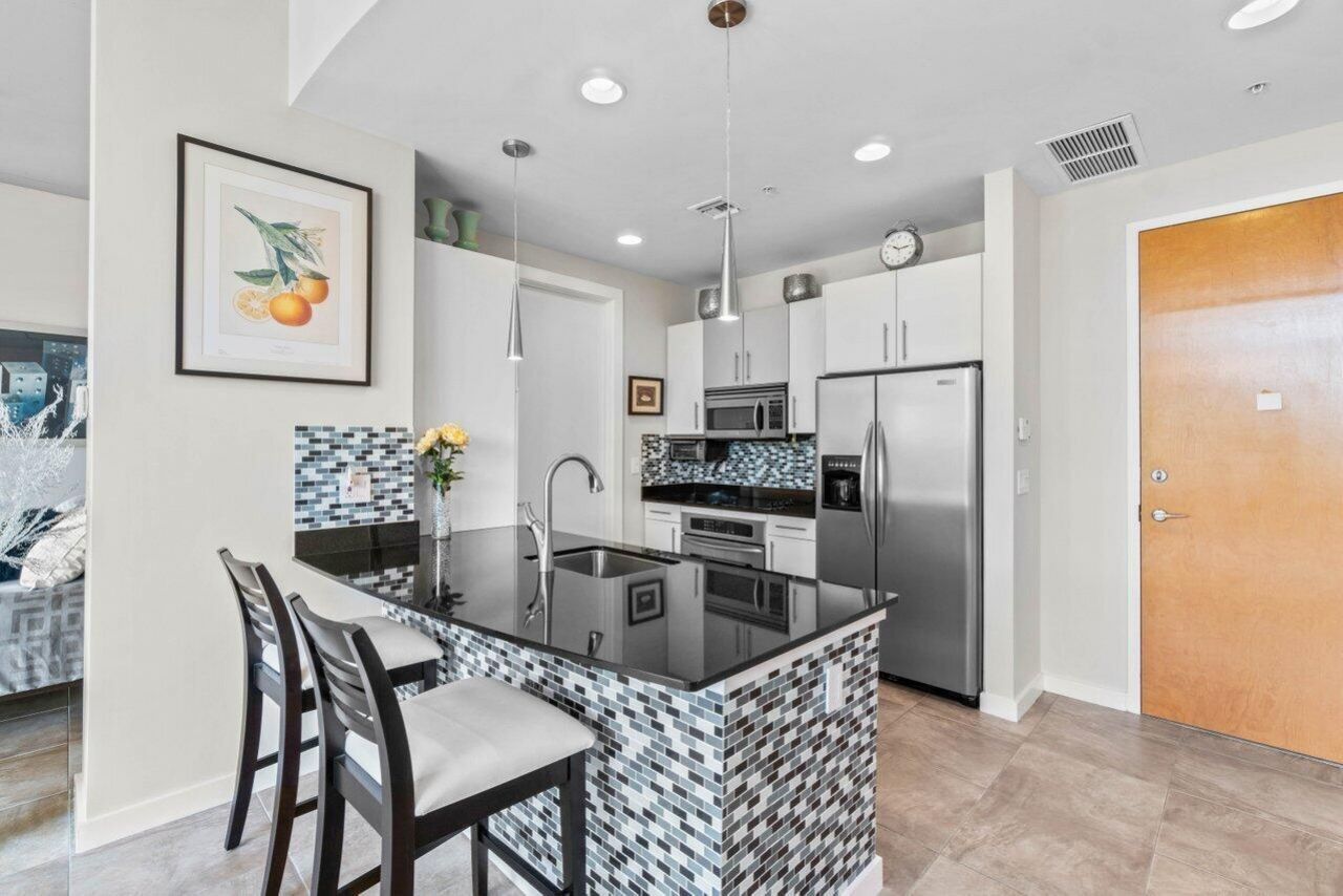 335 SE 6th Avenue, Unit 304, Delray Beach, FL 33483 Photo