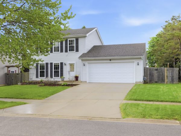 9 Chaucer Lane , Streamwood, IL 60107
