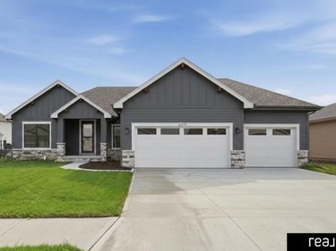 11606 Slayton Street, Papillion, NE 68046