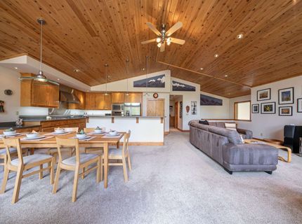 13715 Hansel Avenue, Truckee, CA 96161 Photo