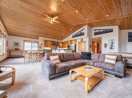 13715 Hansel Avenue, Truckee, CA 96161 Photo