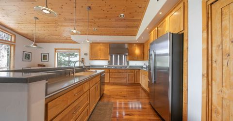 13715 Hansel Avenue, Truckee, CA 96161 Photo