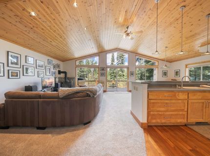 13715 Hansel Avenue, Truckee, CA 96161 Photo