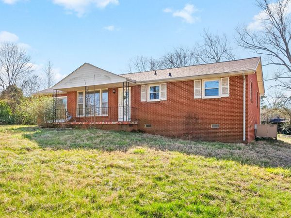 318 Verdun Dr, Clarksville, TN 37042