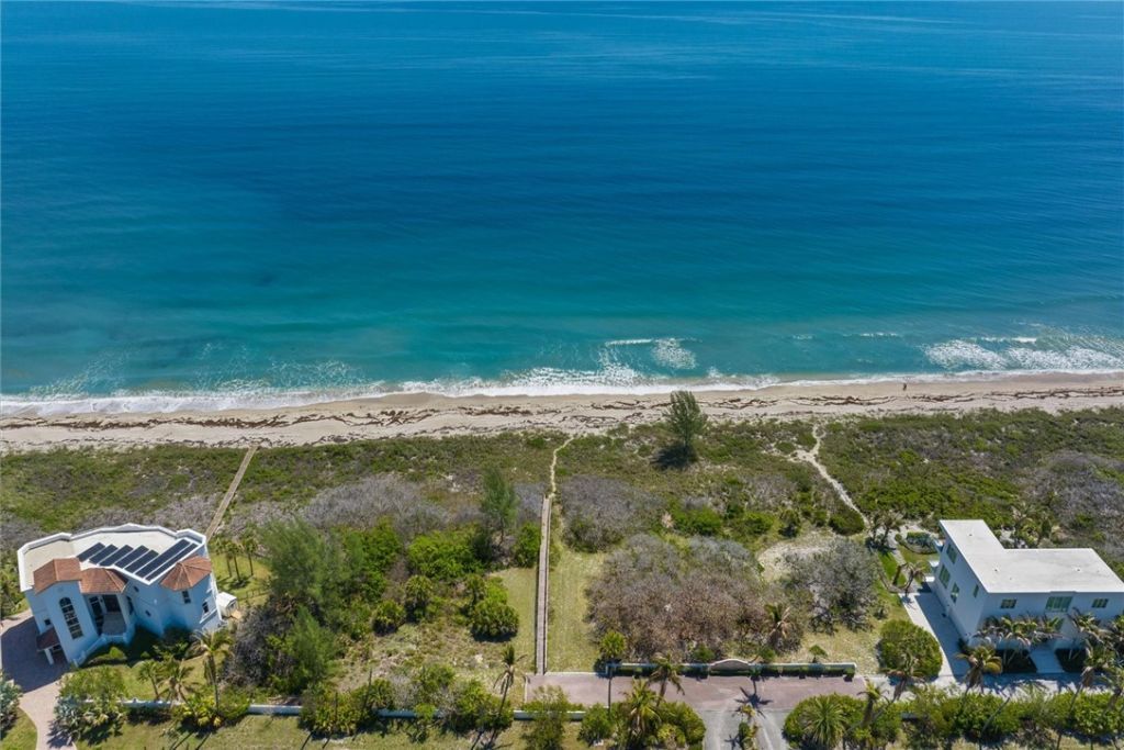 4562 N Highway A1a, Hutchinson Island, FL 34949 Photo