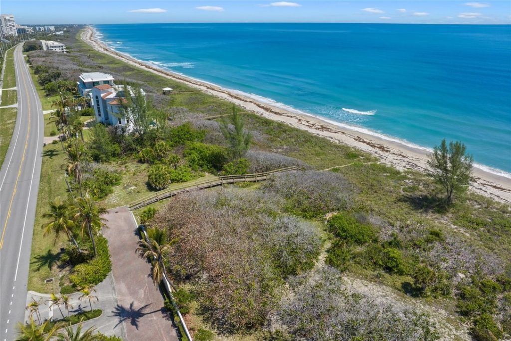 4562 N Highway A1a, Hutchinson Island, FL 34949 Photo