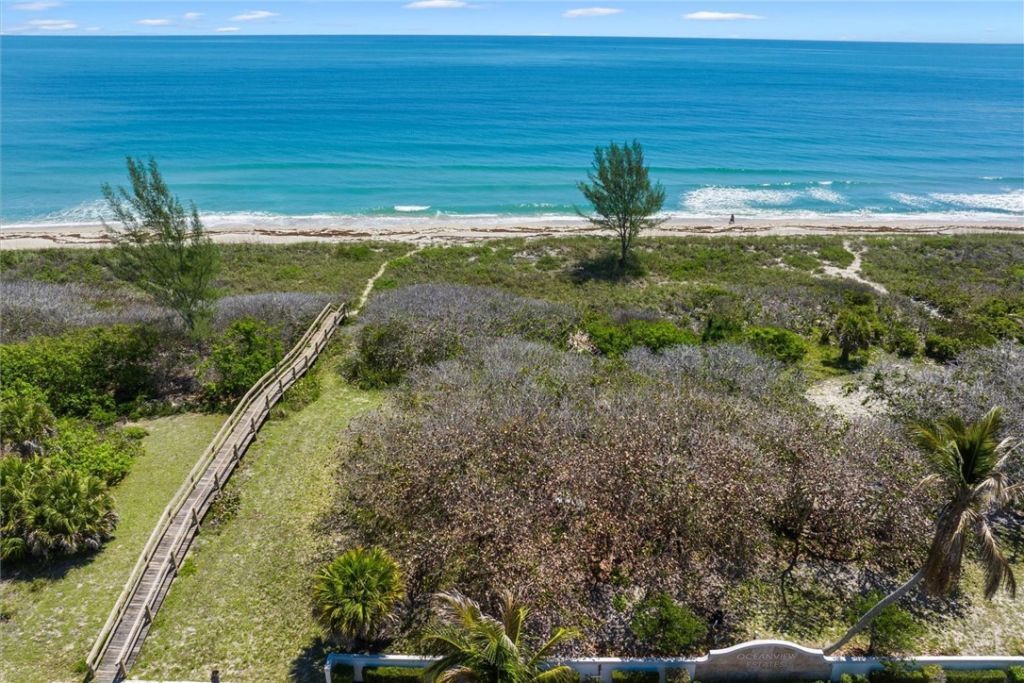 4562 N Highway A1a, Hutchinson Island, FL 34949 Photo