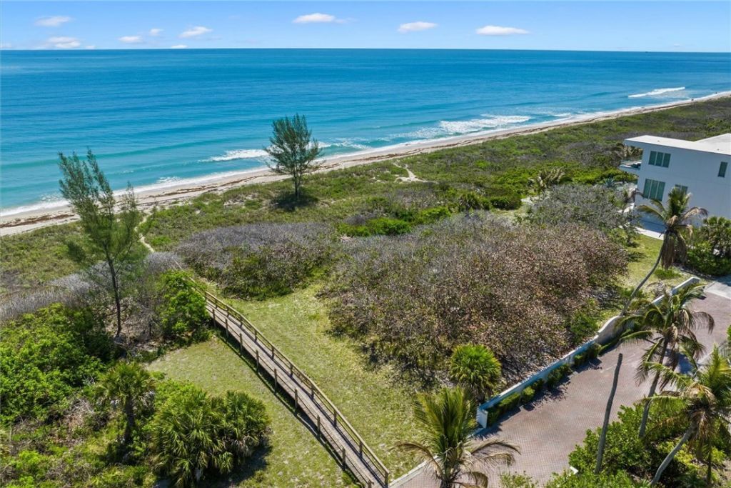 4562 N Highway A1a, Hutchinson Island, FL 34949 Photo