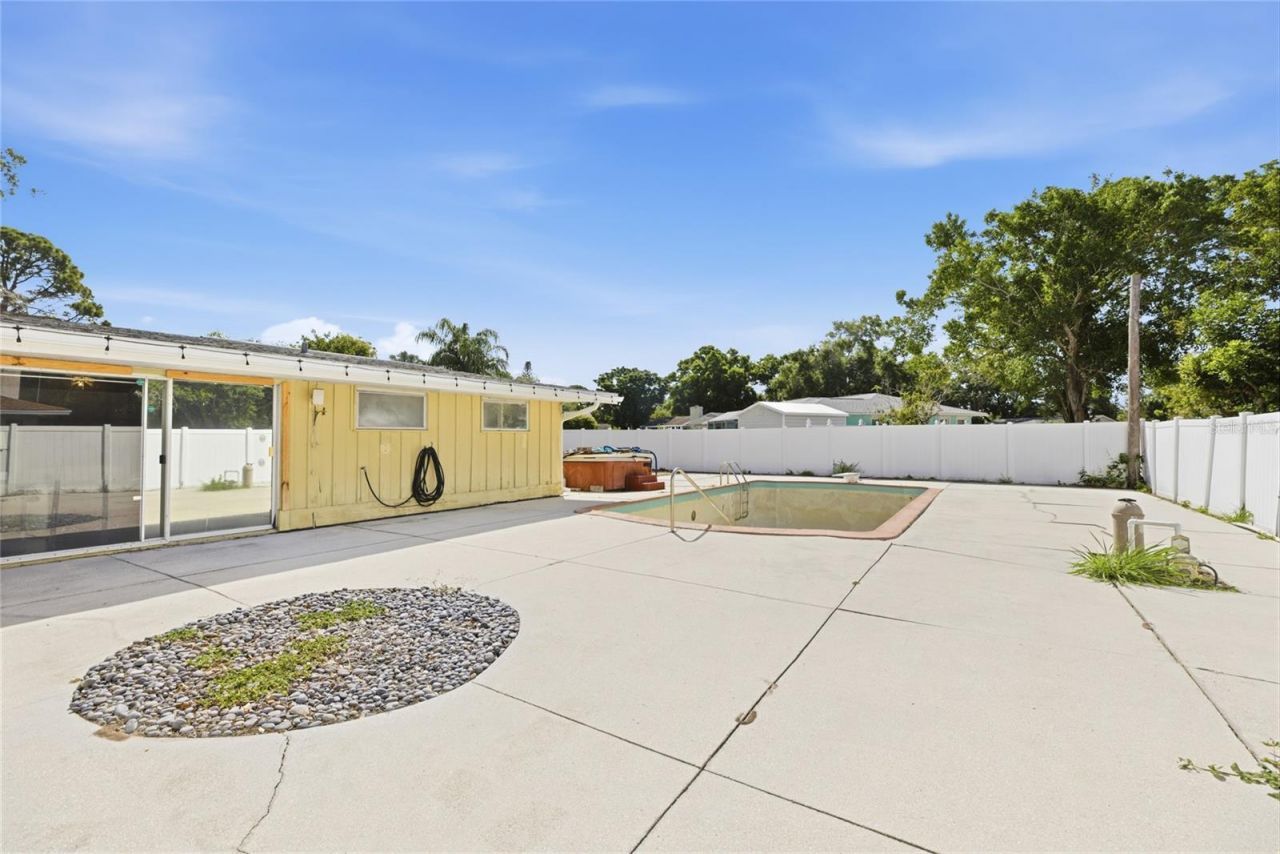 616 Saint Andrews Drive, Sarasota, FL 34243 Photo