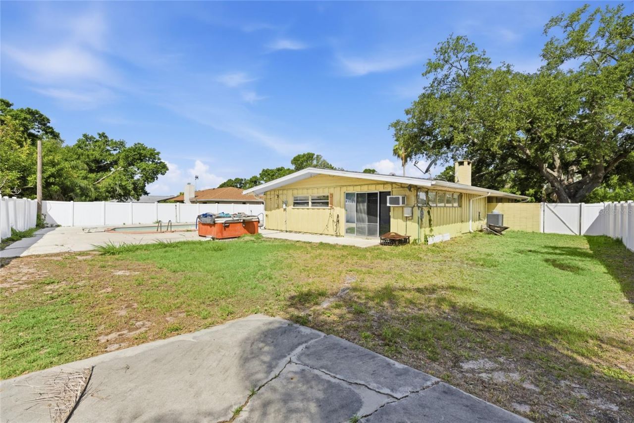 616 Saint Andrews Drive, Sarasota, FL 34243 Photo