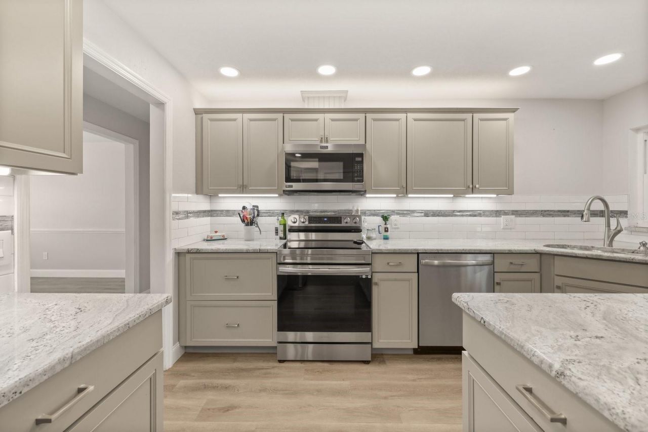 37153 County Road 452 , Grand Island, FL 32735 Photo